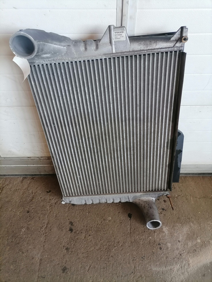 Volvo Intercooler radiator 20735696 - İnterkuler - Kamyon: fotoğraf 1 Volvo Intercooler radiator 20735696 - İnterkuler - Kamyon: fotoğraf 1