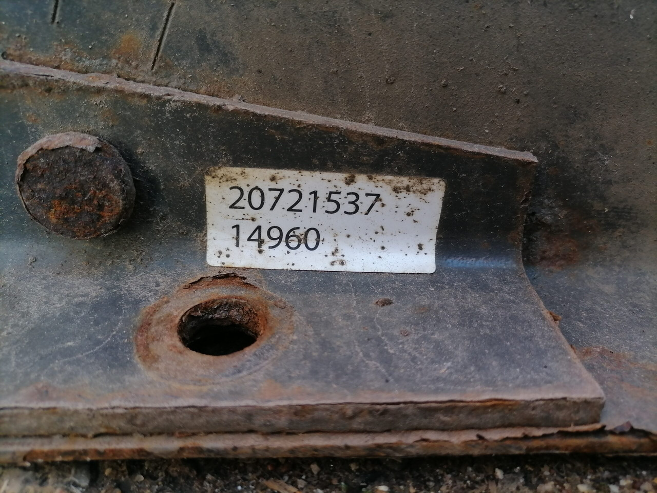 Volvo Kütusepaagi kandur, Volvo 20721537 - Yakıt tankı - Kamyon: fotoğraf 2 Volvo Kütusepaagi kandur, Volvo 20721537 - Yakıt tankı - Kamyon: fotoğraf 2