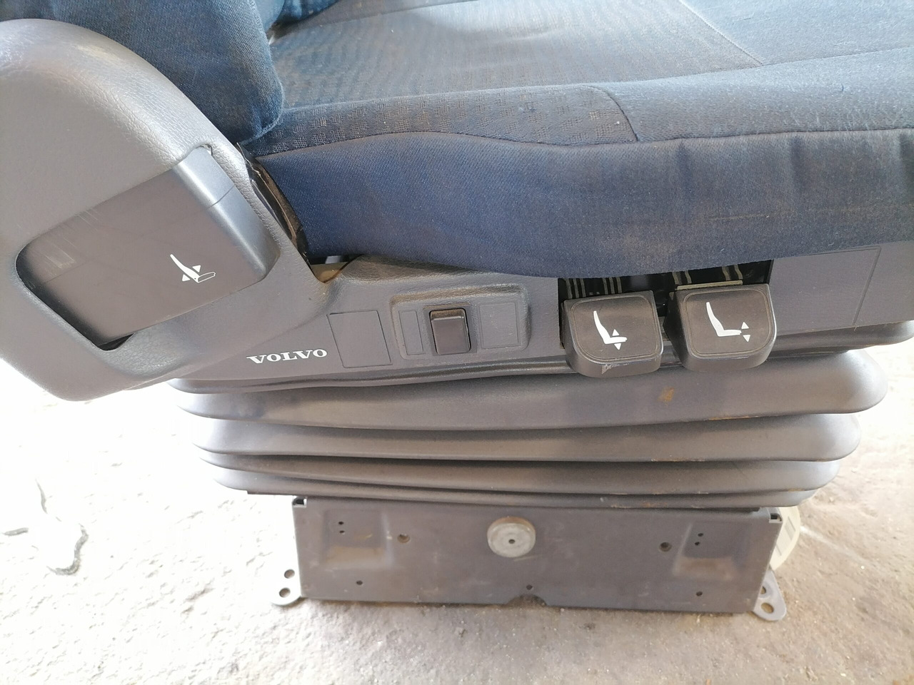 Volvo Passenger seat 20591478 - Koltuk - Kamyon: fotoğraf 4 Volvo Passenger seat 20591478 - Koltuk - Kamyon: fotoğraf 4