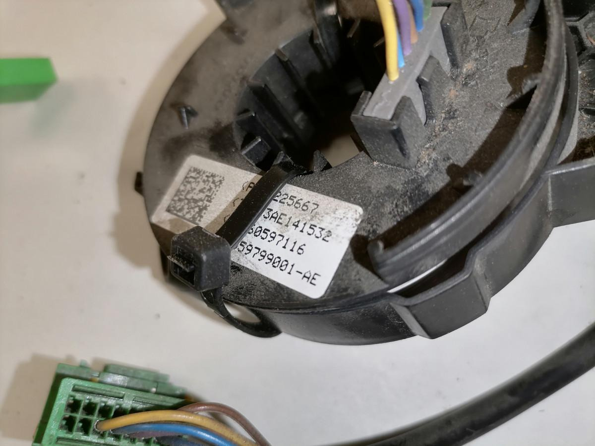 Volvo Steering cable 21225667 - Direksiyon yönetimi - Kamyon: fotoğraf 4 Volvo Steering cable 21225667 - Direksiyon yönetimi - Kamyon: fotoğraf 4