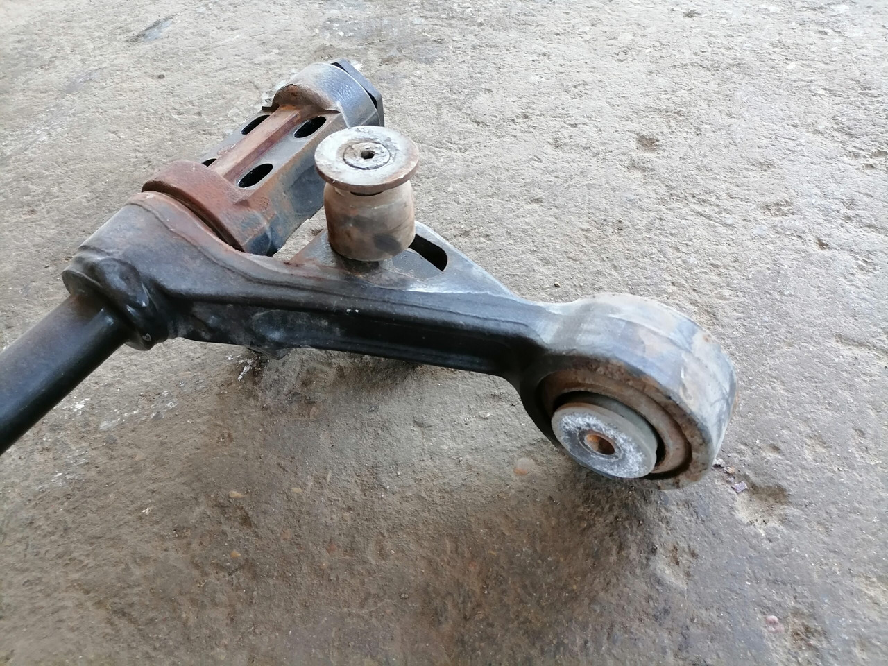 Volvo Volvo FH kabiini torsioonvarras 3198853 - Kabin süspansiyonu - Kamyon: fotoğraf 3 Volvo Volvo FH kabiini torsioonvarras 3198853 - Kabin süspansiyonu - Kamyon: fotoğraf 3