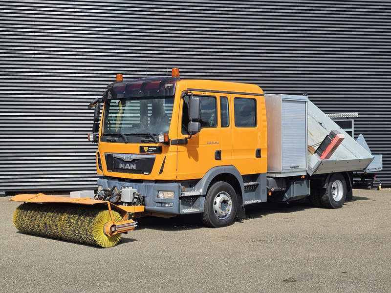 MAN TGM 15.240 BL / TIPPER / DOKA / VEEG / SWEEPER - Yol süpürme aracı: fotoğraf 1 MAN TGM 15.240 BL / TIPPER / DOKA / VEEG / SWEEPER - Yol süpürme aracı: fotoğraf 1