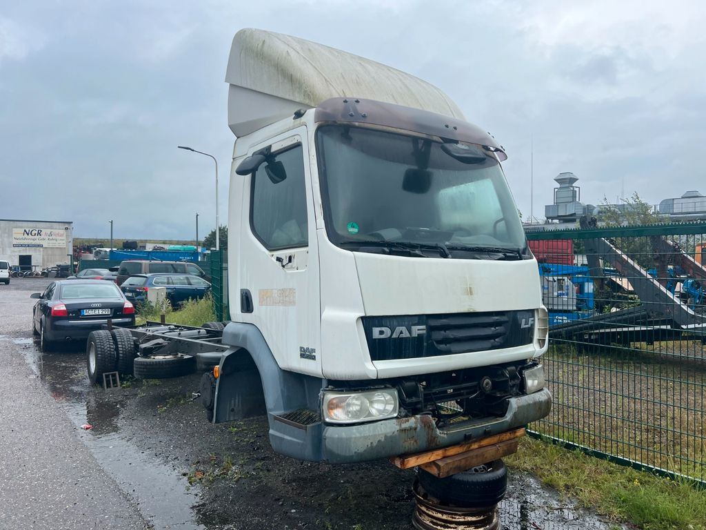 DAF LF 45.220 12 to. for PARTS no engine no gearbox! DAF LF 45.220 12 to. for PARTS no engine no gearbox! - Tenteli kamyon: fotoğraf 4 DAF LF 45.220 12 to. for PARTS no engine no gearbox! DAF LF 45.220 12 to. for PARTS no engine no gearbox! - Tenteli kamyon: fotoğraf 4
