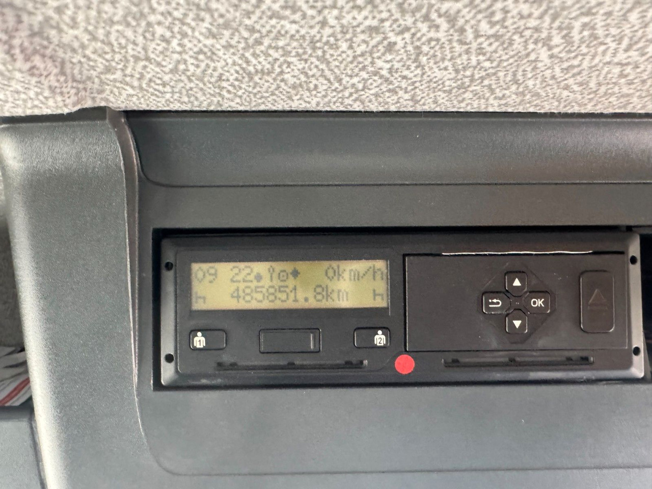 MAN 15.290 4X2 Koffer mit Hebebühne AHK - Kapalı kasa kamyon: fotoğraf 4 MAN 15.290 4X2 Koffer mit Hebebühne AHK - Kapalı kasa kamyon: fotoğraf 4