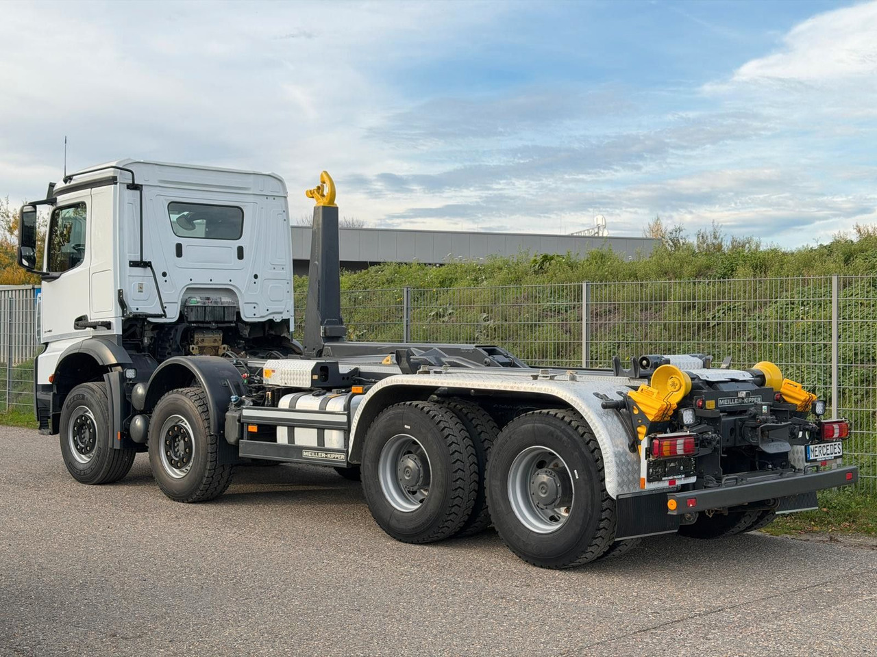 Mercedes-Benz 3748 8x4 Meiller RK30.65 | Funk | hydr.Container - Kancalı yükleyici kamyon: fotoğraf 3 Mercedes-Benz 3748 8x4 Meiller RK30.65 | Funk | hydr.Container - Kancalı yükleyici kamyon: fotoğraf 3