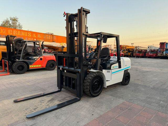 UniCarriers D1F5F50U - Dizel forklift: fotoğraf 1 UniCarriers D1F5F50U - Dizel forklift: fotoğraf 1