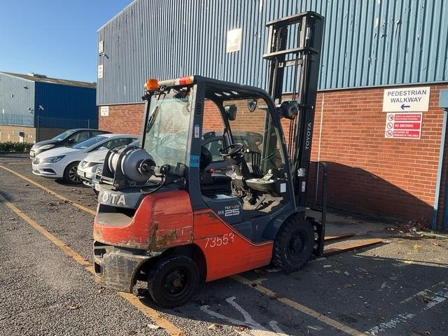 Toyota 02-8FGF25 - Forklift: fotoğraf 3 Toyota 02-8FGF25 - Forklift: fotoğraf 3