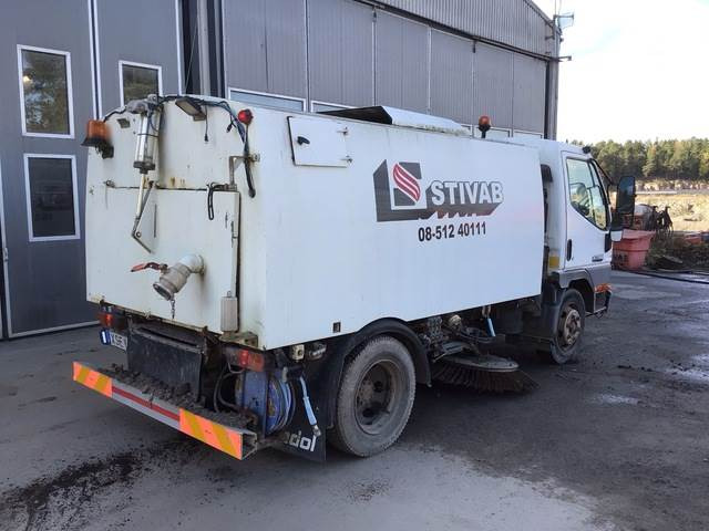 Mitsubishi Canter - Yol süpürme aracı: fotoğraf 3 Mitsubishi Canter - Yol süpürme aracı: fotoğraf 3