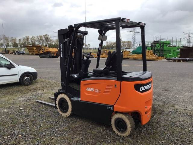 Doosan B25X-7 PLUS - Elektrikli forklift: fotoğraf 2 Doosan B25X-7 PLUS - Elektrikli forklift: fotoğraf 2