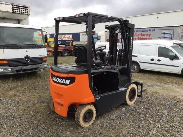 Doosan B25X-7 PLUS - Elektrikli forklift: fotoğraf 3 Doosan B25X-7 PLUS - Elektrikli forklift: fotoğraf 3
