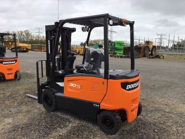 Doosan B30X-7 PLUS - Elektrikli forklift: fotoğraf 2 Doosan B30X-7 PLUS - Elektrikli forklift: fotoğraf 2