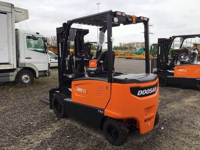 Doosan B35X-7 PLUS - Elektrikli forklift: fotoğraf 2 Doosan B35X-7 PLUS - Elektrikli forklift: fotoğraf 2