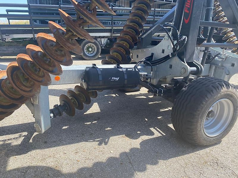 Fliegl KSE 680 Kettenscheibenegge - Disk tırmığı: fotoğraf 4 Fliegl KSE 680 Kettenscheibenegge - Disk tırmığı: fotoğraf 4