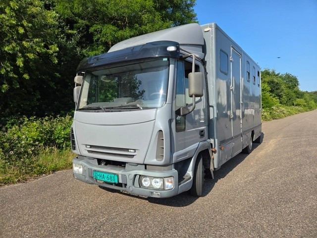 IVECO 75E - Hayvan nakil aracı kamyon: fotoğraf 1 IVECO 75E - Hayvan nakil aracı kamyon: fotoğraf 1