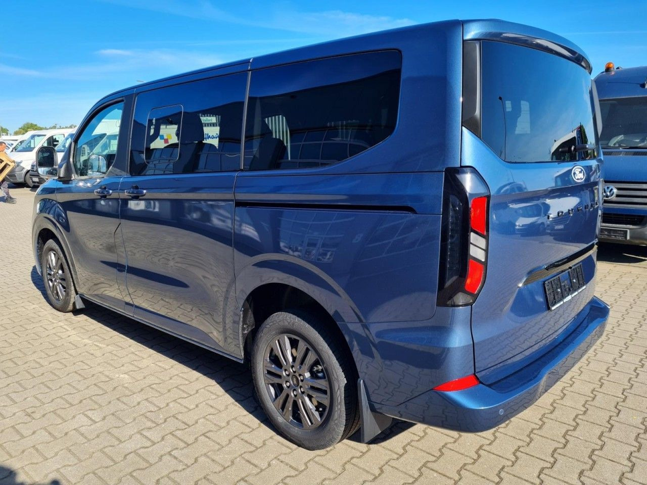 Minivan Ford Tourneo Custom 320 Titanium L1 AG 8-Sitze LED KA: fotoğraf 7