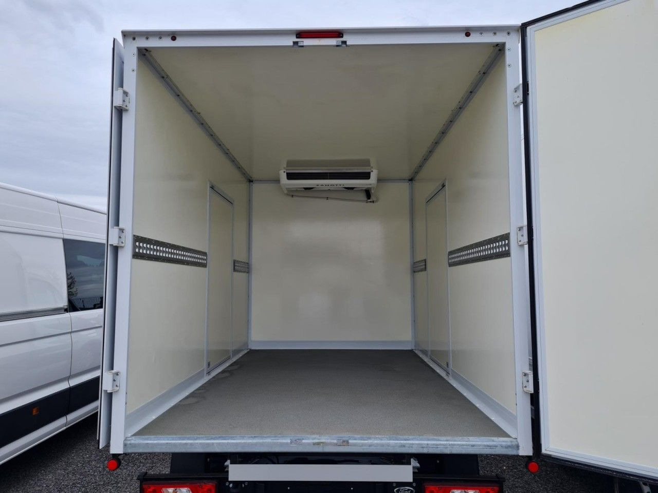 Ford Transit 350 Kühlkoffer STAND+FAHRKÜHLUNG TREND Ford Transit 350 Kühlkoffer STAND+FAHRKÜHLUNG TREND - Frigorifik kamyonet: fotoğraf 5 Ford Transit 350 Kühlkoffer STAND+FAHRKÜHLUNG TREND Ford Transit 350 Kühlkoffer STAND+FAHRKÜHLUNG TREND - Frigorifik kamyonet: fotoğraf 5