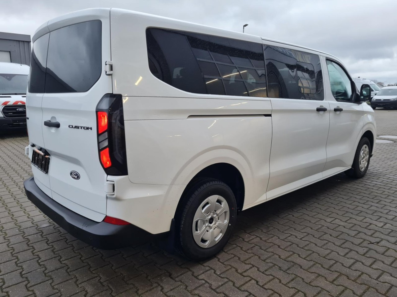 Ford Transit Custom Kombi 320 L2 Trend 9 Sitze KAMERA - Minibüs, Minivan: fotoğraf 4 Ford Transit Custom Kombi 320 L2 Trend 9 Sitze KAMERA - Minibüs, Minivan: fotoğraf 4