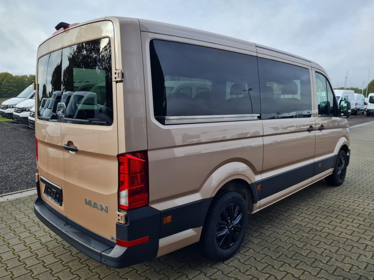 Man TGE 3.180 TDi Kombi 9 Sitze ALU KAMERA LED LEDER Sonderumbau - Minibüs, Minivan: fotoğraf 4 Man TGE 3.180 TDi Kombi 9 Sitze ALU KAMERA LED LEDER Sonderumbau - Minibüs, Minivan: fotoğraf 4
