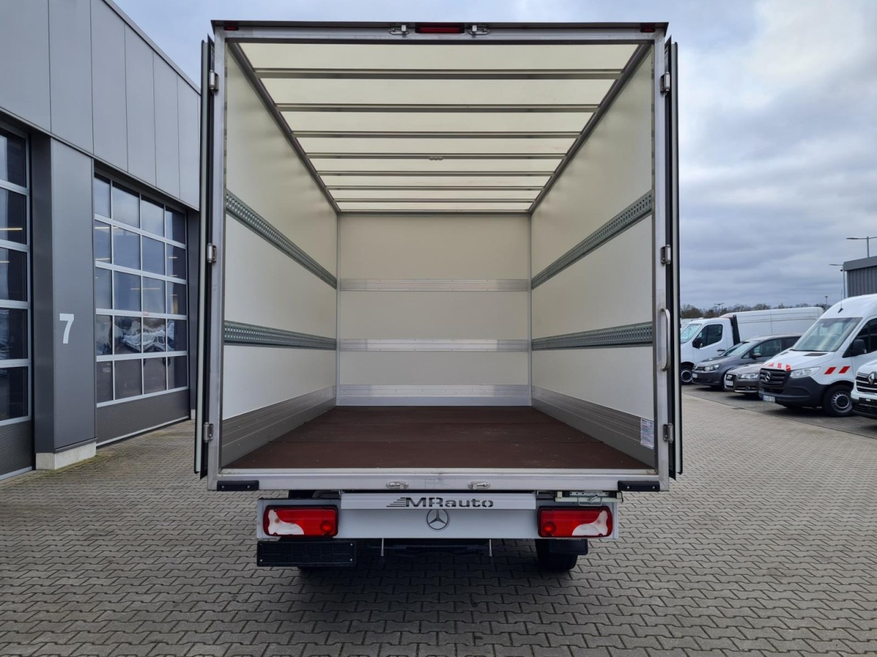 Mercedes-Benz Sprinter 315 Koffer lang MBux KLIMA NAVI TEMPOMAT - Kapalı kasa kamyonet: fotoğraf 5 Mercedes-Benz Sprinter 315 Koffer lang MBux KLIMA NAVI TEMPOMAT - Kapalı kasa kamyonet: fotoğraf 5