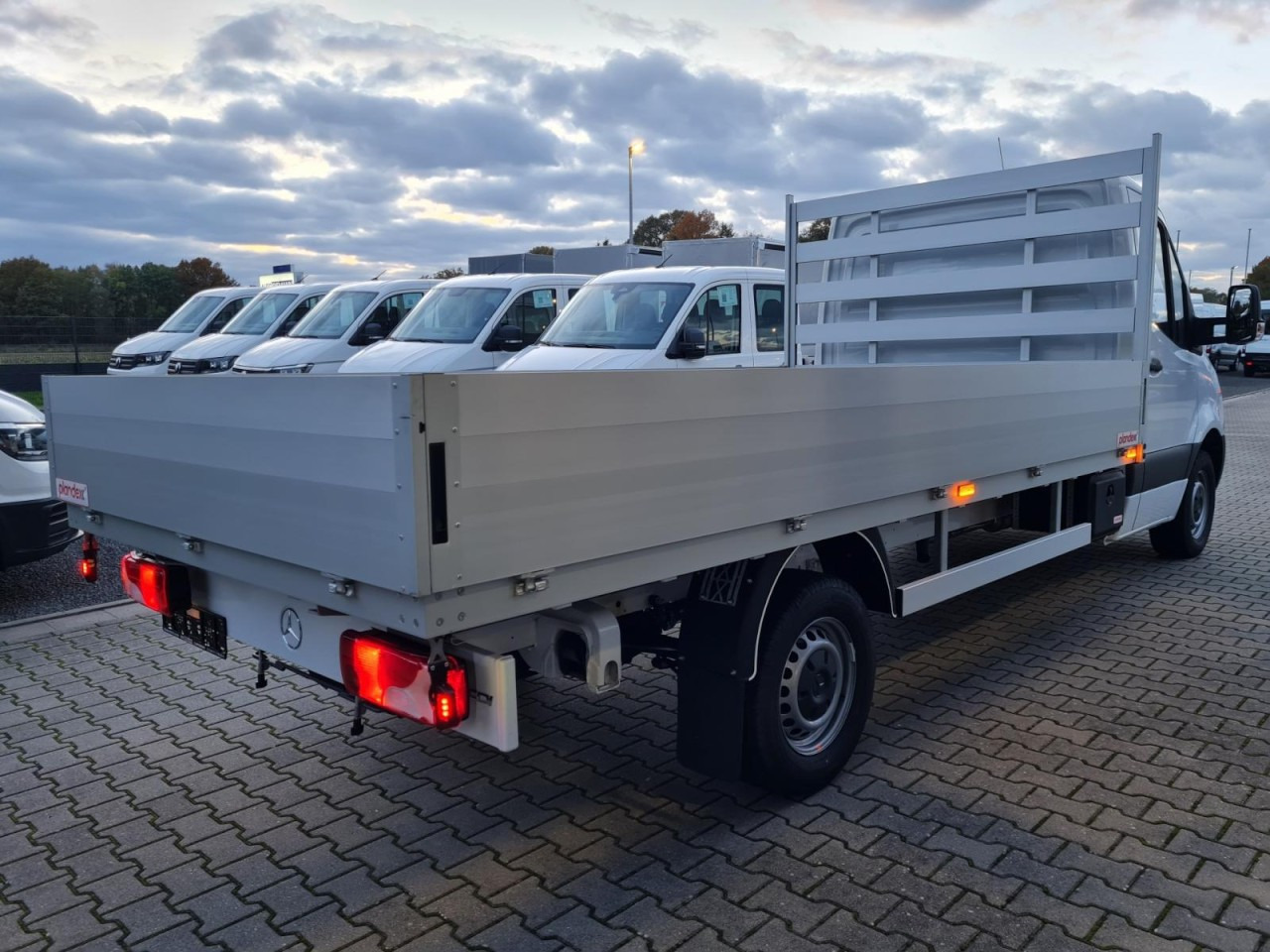 Mercedes-Benz Sprinter 317 CDI Pritsche L3 lang RWD KLIMA TEMPOMAT - Açık kasa kamyonet: fotoğraf 4 Mercedes-Benz Sprinter 317 CDI Pritsche L3 lang RWD KLIMA TEMPOMAT - Açık kasa kamyonet: fotoğraf 4