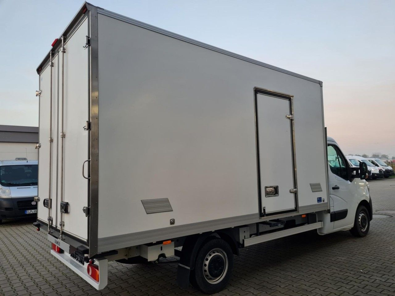 Renault Master 3.5t Möbel Koffer KLIMA LUFTFEDERUNG TEMP - Kapalı kasa kamyonet: fotoğraf 4 Renault Master 3.5t Möbel Koffer KLIMA LUFTFEDERUNG TEMP - Kapalı kasa kamyonet: fotoğraf 4