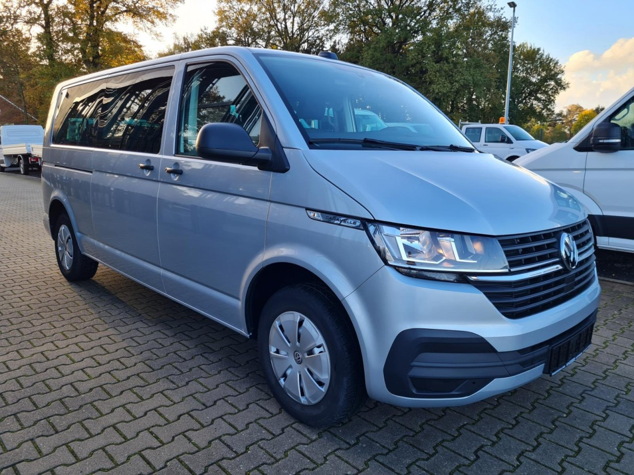 Volkswagen T6.1 Caravelle TDI lang 9 Sitzer 2 Schiebetüren Trendl. - Minibüs, Minivan: fotoğraf 3 Volkswagen T6.1 Caravelle TDI lang 9 Sitzer 2 Schiebetüren Trendl. - Minibüs, Minivan: fotoğraf 3