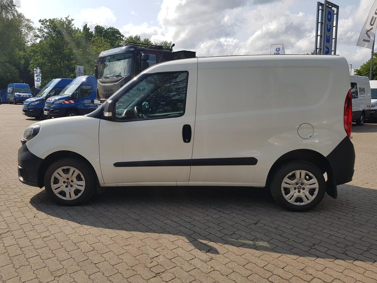 Fiat Doblo Kastenwagen SX 1.3 Klima, Radio mit Nav... - Minivan: fotoğraf 2 Fiat Doblo Kastenwagen SX 1.3 Klima, Radio mit Nav... - Minivan: fotoğraf 2