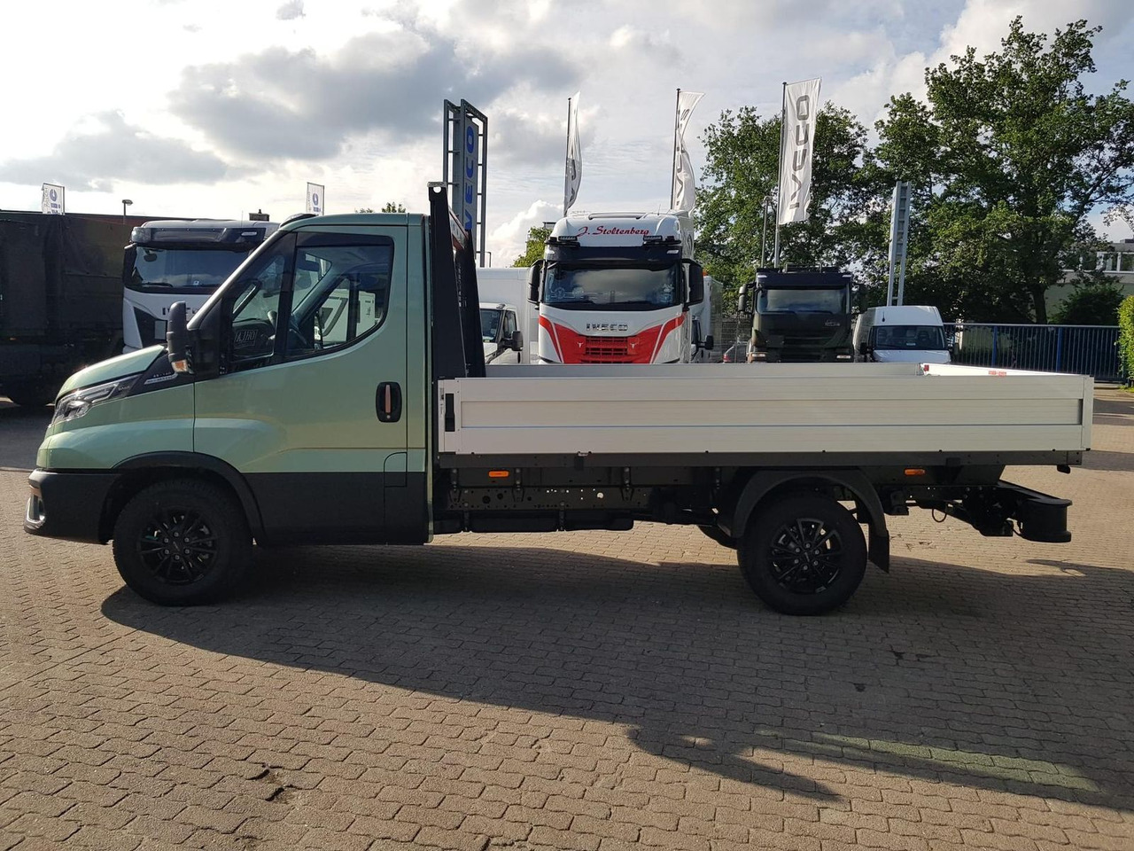 Iveco Daily 35S14HA8 Pritsche AHK 100 kW (136 PS),... - Açık kasa kamyonet: fotoğraf 2 Iveco Daily 35S14HA8 Pritsche AHK 100 kW (136 PS),... - Açık kasa kamyonet: fotoğraf 2