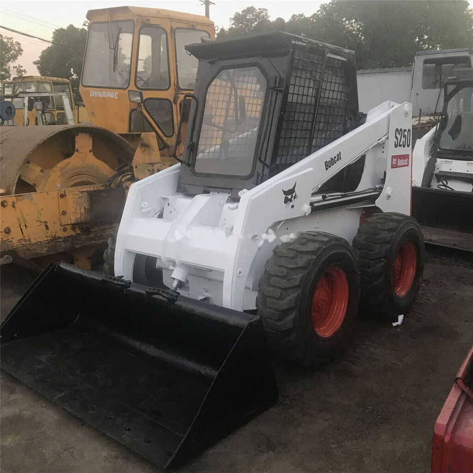 Bobcat S250 - Mini yükleyici: fotoğraf 1 Bobcat S250 - Mini yükleyici: fotoğraf 1