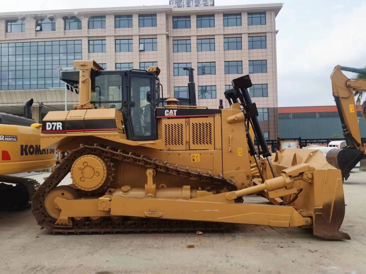 Caterpillar D7R - Buldozer: fotoğraf 3 Caterpillar D7R - Buldozer: fotoğraf 3