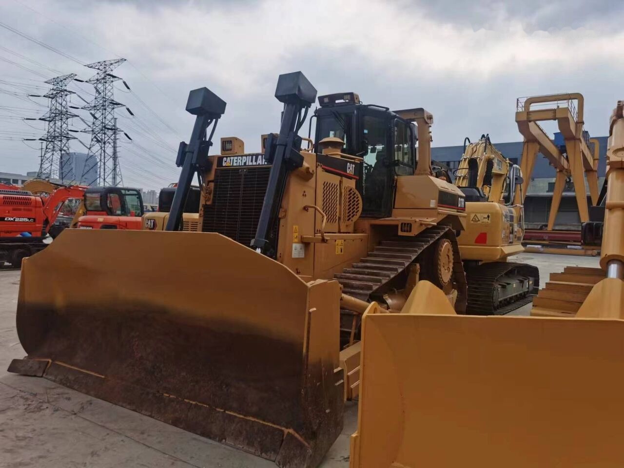 Caterpillar D7R - Buldozer: fotoğraf 2 Caterpillar D7R - Buldozer: fotoğraf 2