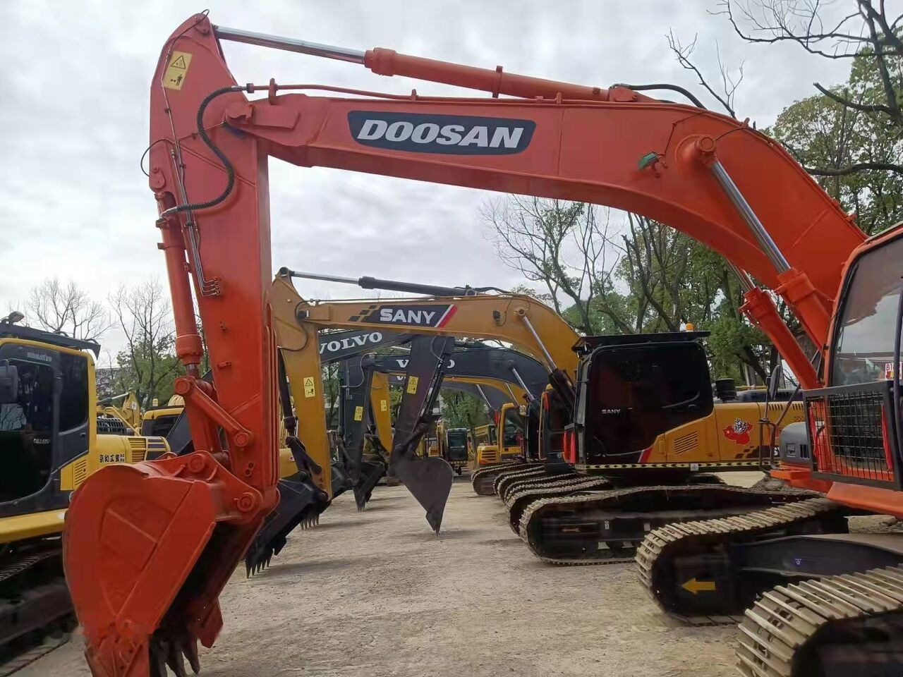 Paletli ekskavatör Doosan DX300: fotoğraf 7