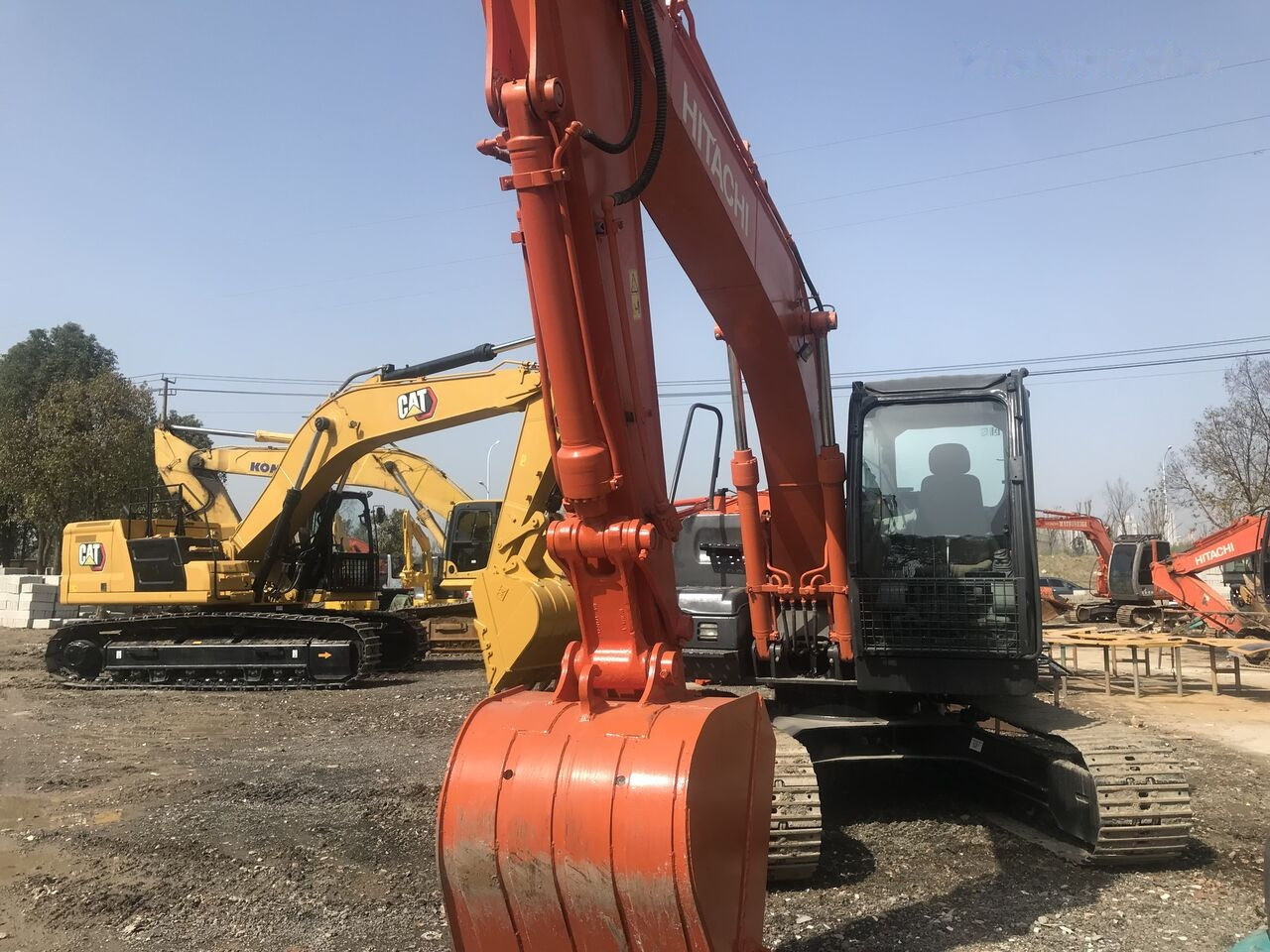 Hitachi ZX130 - Paletli ekskavatör: fotoğraf 2 Hitachi ZX130 - Paletli ekskavatör: fotoğraf 2