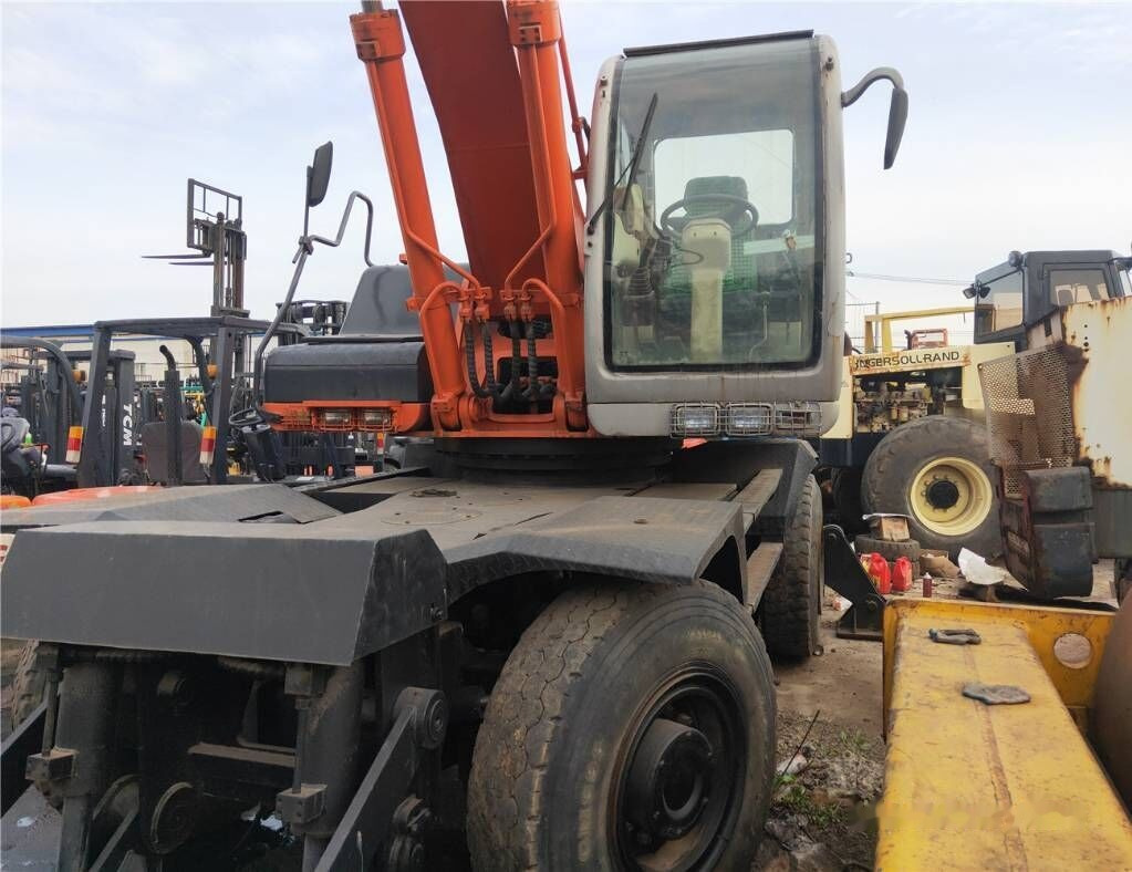 Hitachi ZX160WD - Tekerlekli ekskavatör: fotoğraf 1 Hitachi ZX160WD - Tekerlekli ekskavatör: fotoğraf 1