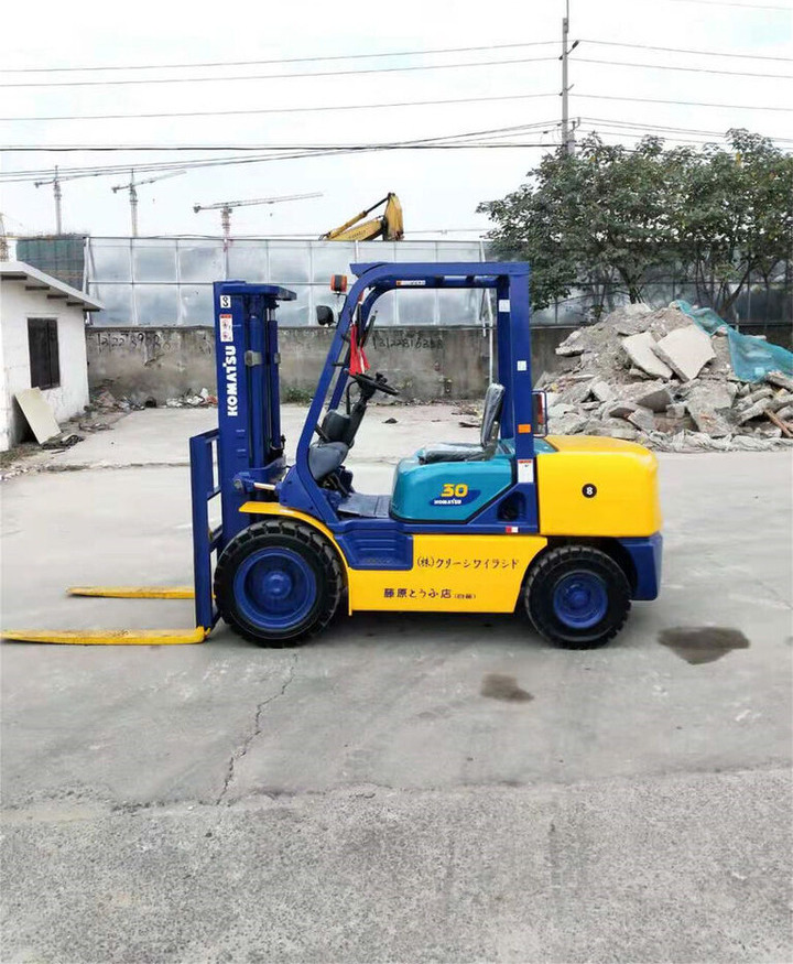 Komatsu FD30 - Dizel forklift: fotoğraf 1 Komatsu FD30 - Dizel forklift: fotoğraf 1