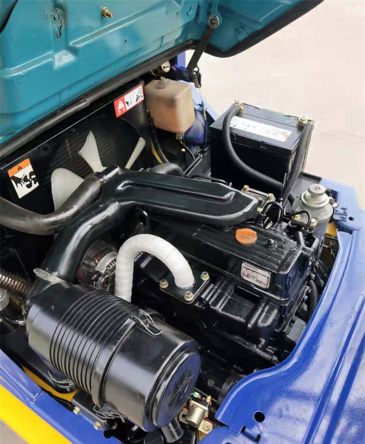 Komatsu FD30 - Dizel forklift: fotoğraf 3 Komatsu FD30 - Dizel forklift: fotoğraf 3