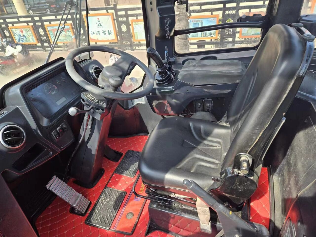 LiuGong 856H - Tekerlekli yükleyici: fotoğraf 3 LiuGong 856H - Tekerlekli yükleyici: fotoğraf 3