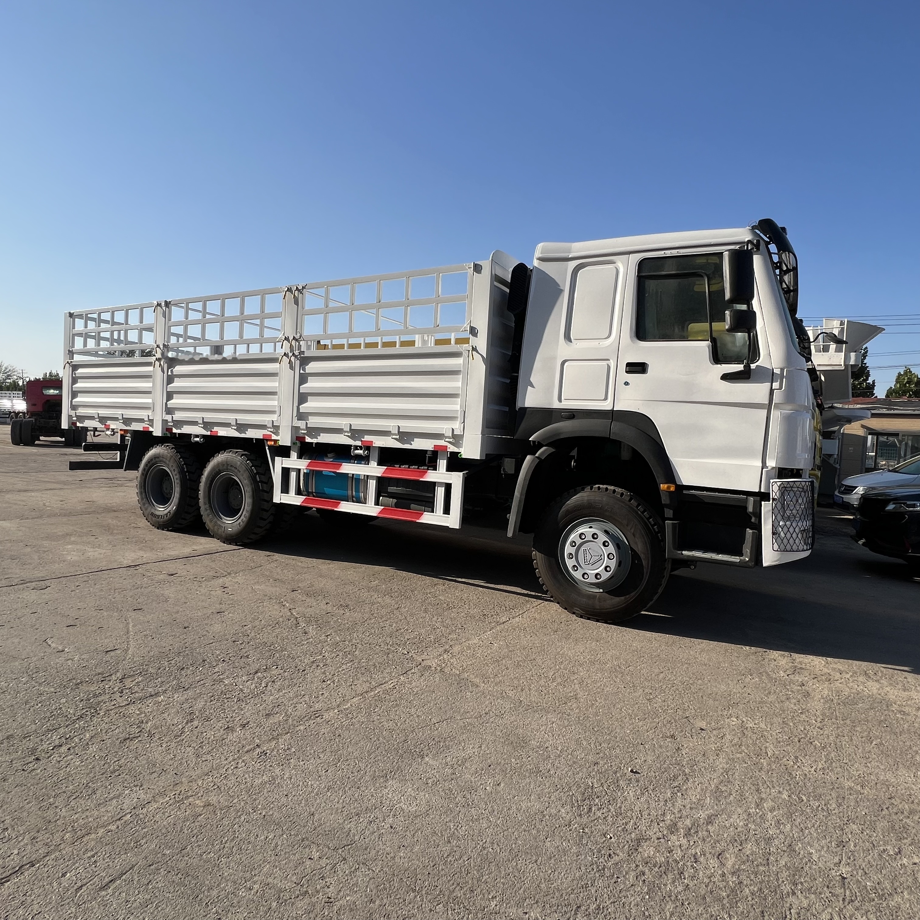 Sinotruk HOWO 371 6*4 Fence truck - Sal/ Açık kasa kamyon: fotoğraf 4 Sinotruk HOWO 371 6*4 Fence truck - Sal/ Açık kasa kamyon: fotoğraf 4