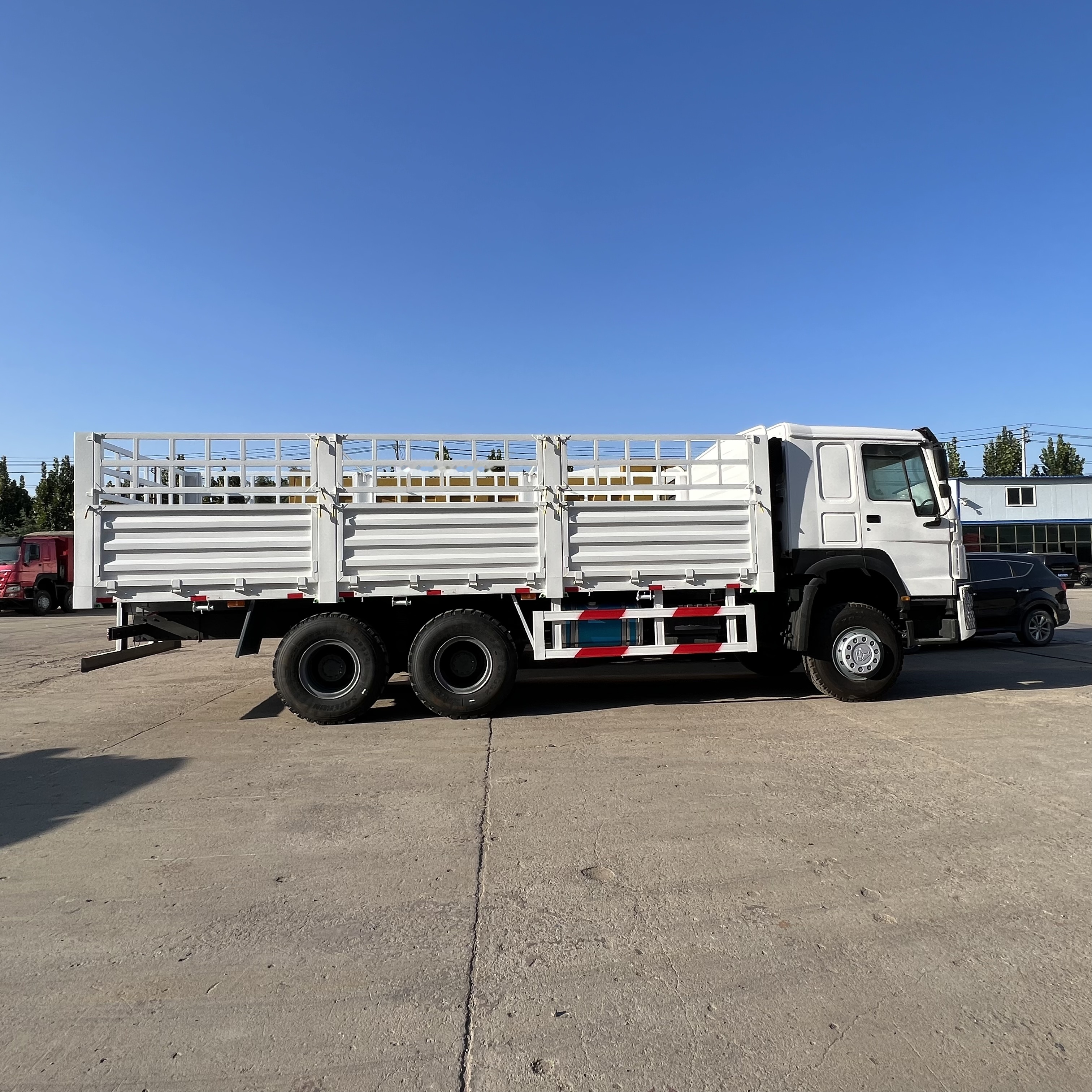 Sinotruk HOWO 371 6*4 Fence truck - Sal/ Açık kasa kamyon: fotoğraf 5 Sinotruk HOWO 371 6*4 Fence truck - Sal/ Açık kasa kamyon: fotoğraf 5