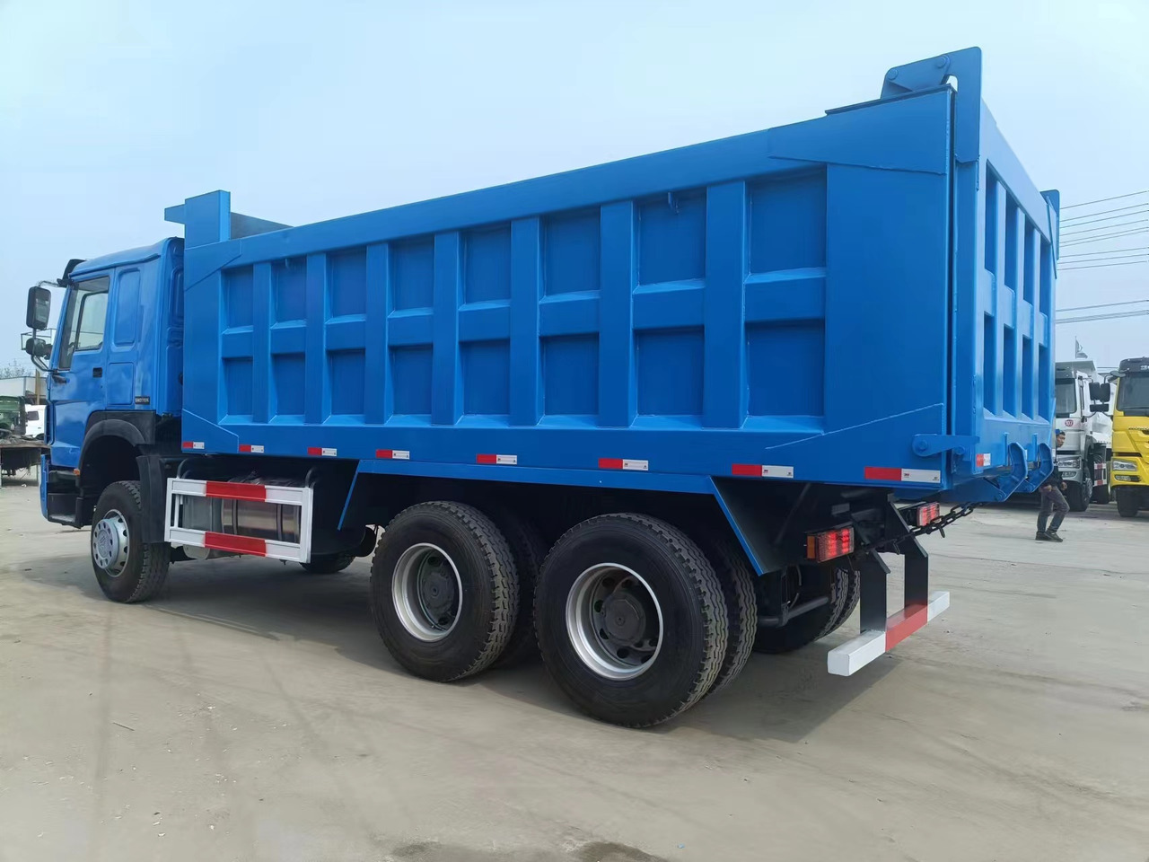 Sinotruk HOWO 371 6*4 dump truck - Mini damperli kamyon: fotoğraf 2 Sinotruk HOWO 371 6*4 dump truck - Mini damperli kamyon: fotoğraf 2