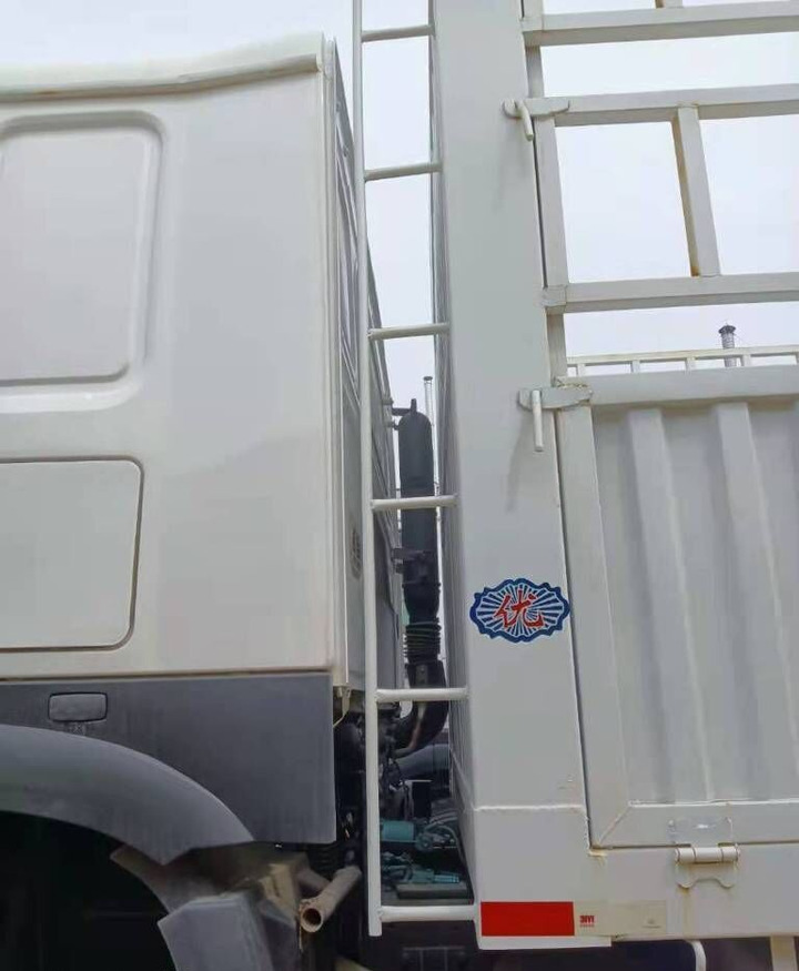 Sinotruk HOWO 6*4 - Sal/ Açık kasa kamyon: fotoğraf 3 Sinotruk HOWO 6*4 - Sal/ Açık kasa kamyon: fotoğraf 3