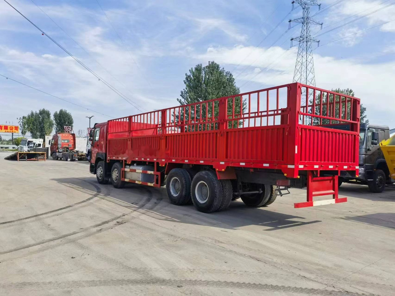 Sinotruk HOWO 8*4 Fence Truck - Mini damperli kamyon: fotoğraf 4 Sinotruk HOWO 8*4 Fence Truck - Mini damperli kamyon: fotoğraf 4