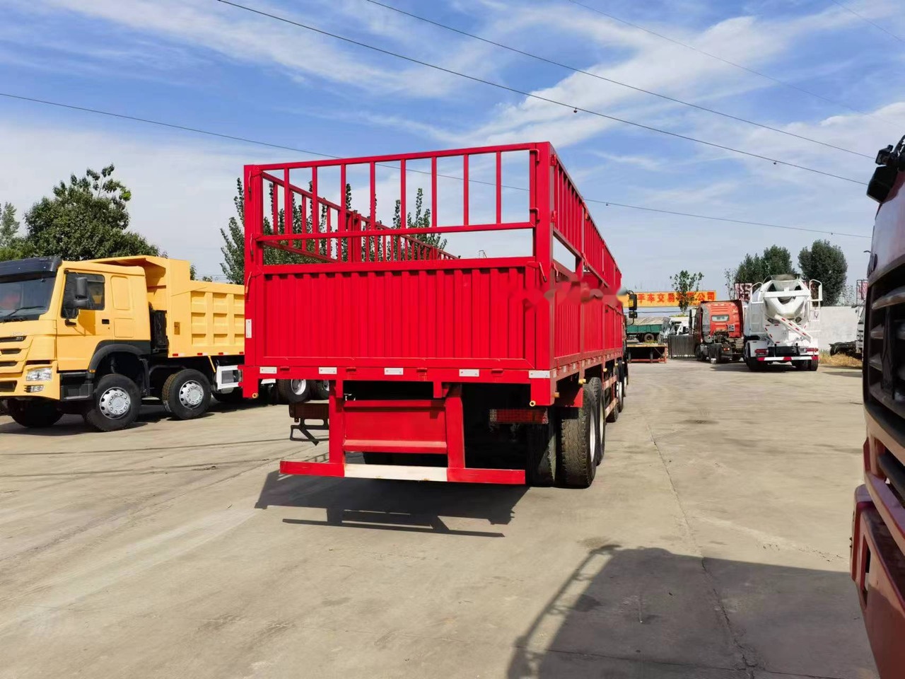 Sinotruk HOWO 8*4 Fence Truck - Mini damperli kamyon: fotoğraf 3 Sinotruk HOWO 8*4 Fence Truck - Mini damperli kamyon: fotoğraf 3