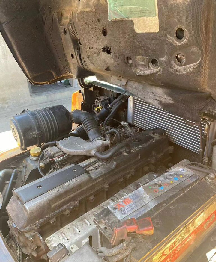 Toyota FD50 - Dizel forklift: fotoğraf 4 Toyota FD50 - Dizel forklift: fotoğraf 4