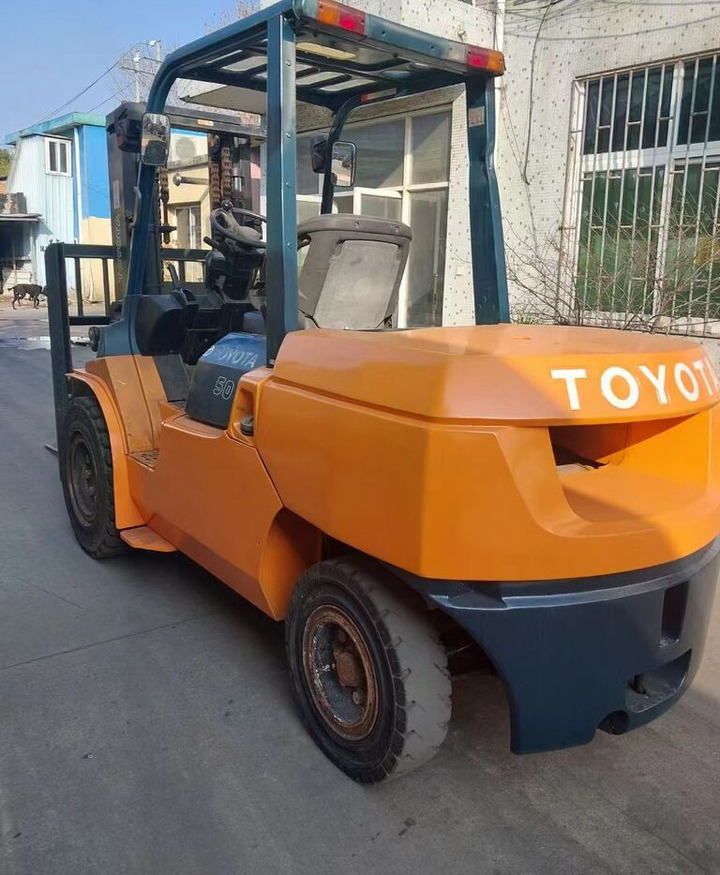 Toyota FD50 - Dizel forklift: fotoğraf 2 Toyota FD50 - Dizel forklift: fotoğraf 2