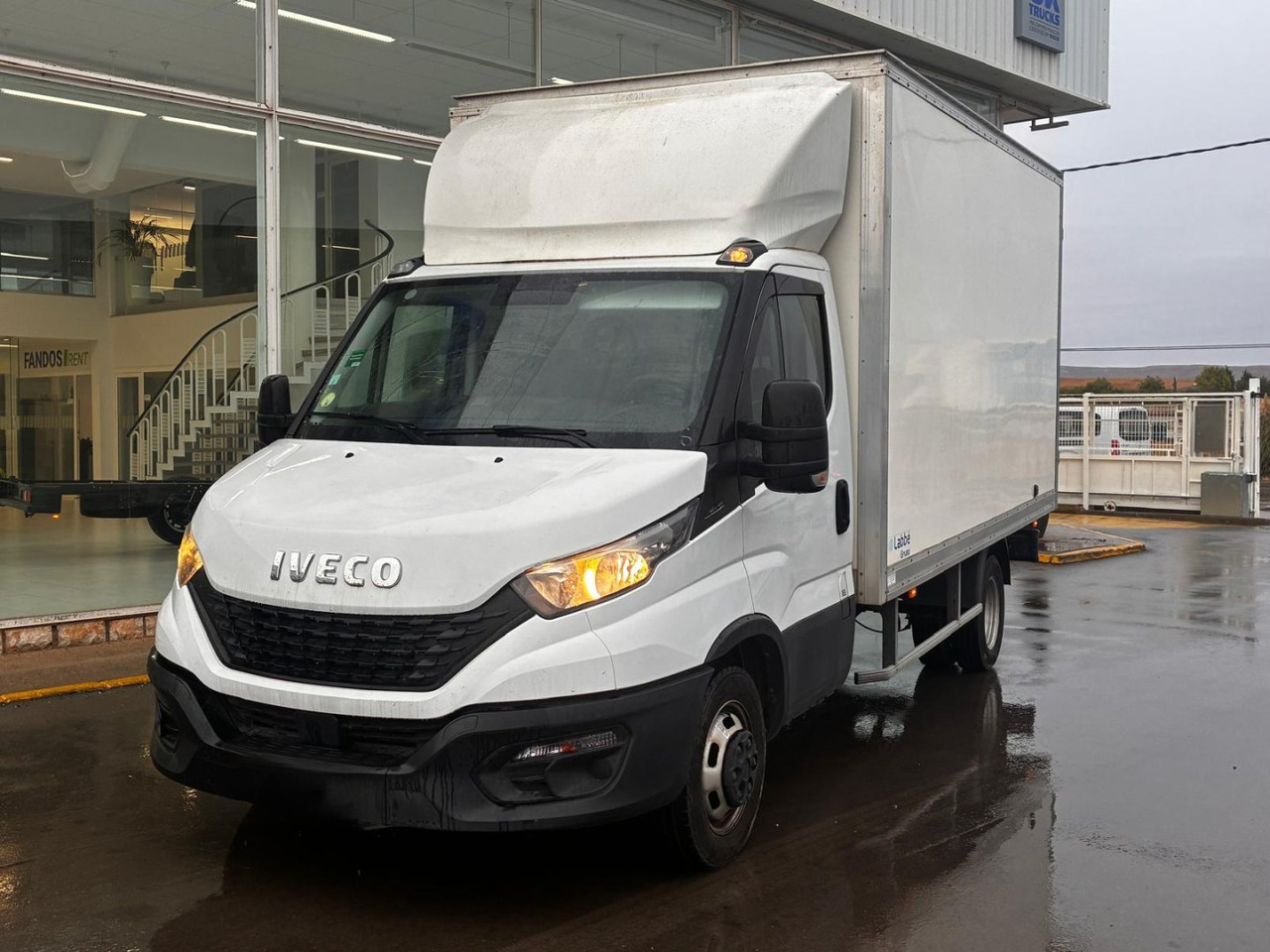 Caja cerrada IVECO 35C16 20m3 con puertas traseras - Kapalı kasa kamyonet: fotoğraf 1 Caja cerrada IVECO 35C16 20m3 con puertas traseras - Kapalı kasa kamyonet: fotoğraf 1
