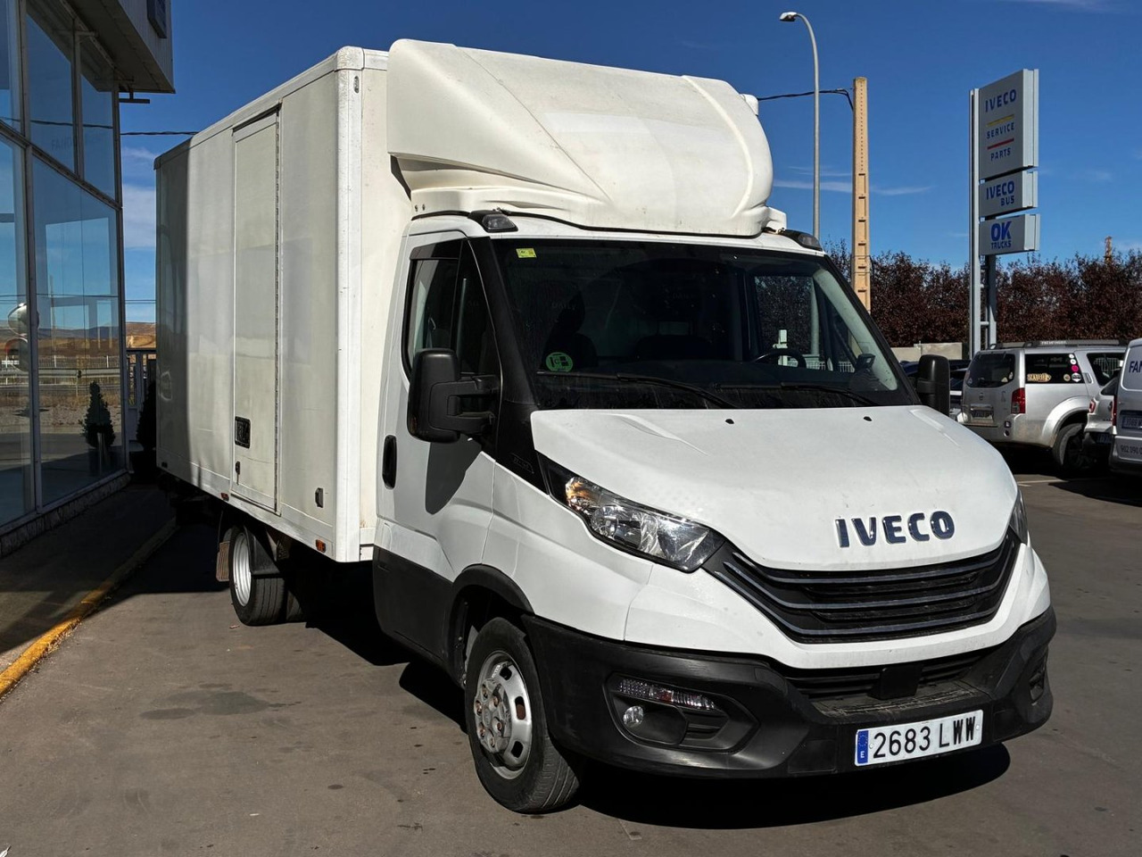 Caja cerrada con plataforma elevadora IVECO 35C14 20m3 con puerta lateral - Kapalı kasa kamyonet: fotoğraf 3 Caja cerrada con plataforma elevadora IVECO 35C14 20m3 con puerta lateral - Kapalı kasa kamyonet: fotoğraf 3