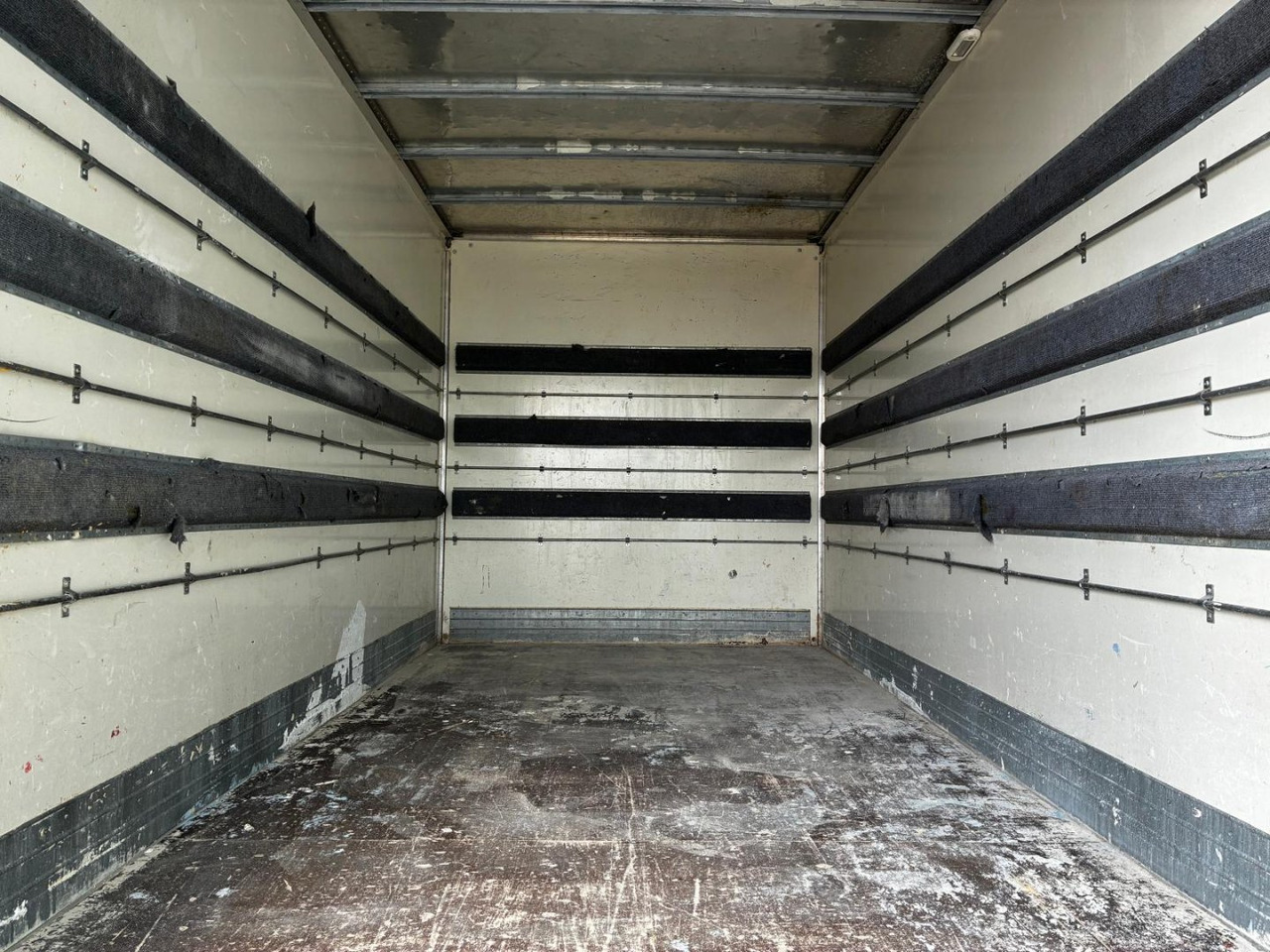 Caja cerrada con plataforma elevadora IVECO 35C16 20m3 - Kapalı kasa kamyonet: fotoğraf 5 Caja cerrada con plataforma elevadora IVECO 35C16 20m3 - Kapalı kasa kamyonet: fotoğraf 5