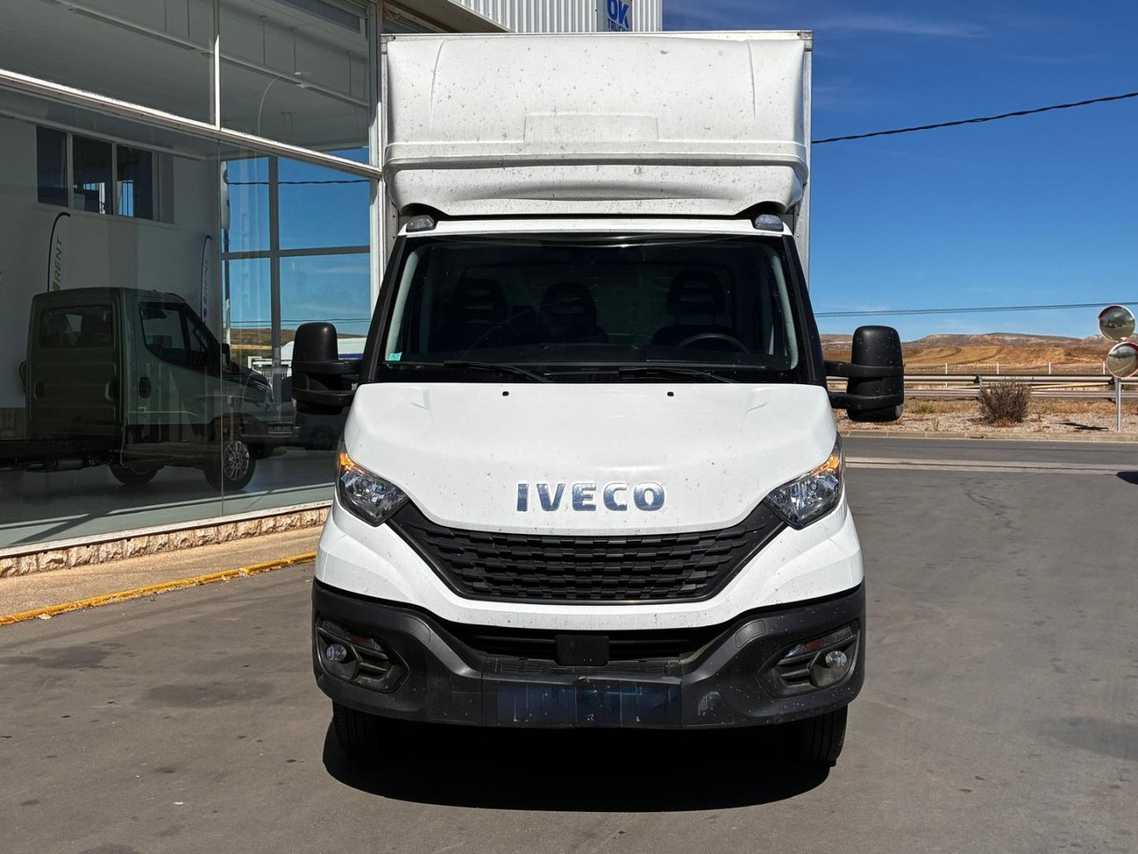 Caja cerrada con plataforma elevadora IVECO 35C16 20m3 con puerta lateral - Kapalı kasa kamyonet: fotoğraf 2 Caja cerrada con plataforma elevadora IVECO 35C16 20m3 con puerta lateral - Kapalı kasa kamyonet: fotoğraf 2