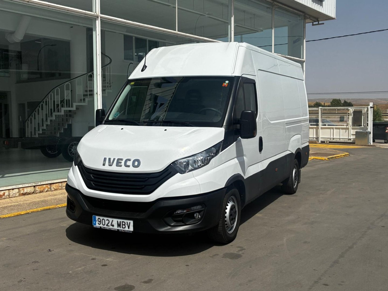 Furgón IVECO 35S14 V 12m3 - Panelvan: fotoğraf 1 Furgón IVECO 35S14 V 12m3 - Panelvan: fotoğraf 1